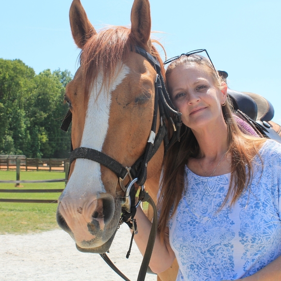 Meet your Posher, Nicki - Picture 1 of 7